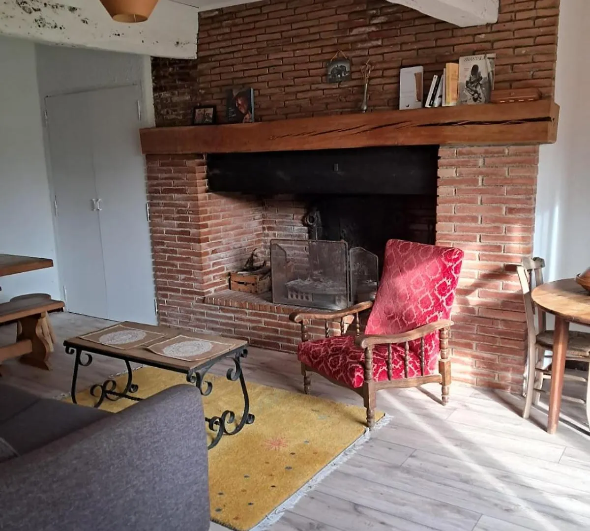 Holiday home Maison Campagne Jardin Giroussens