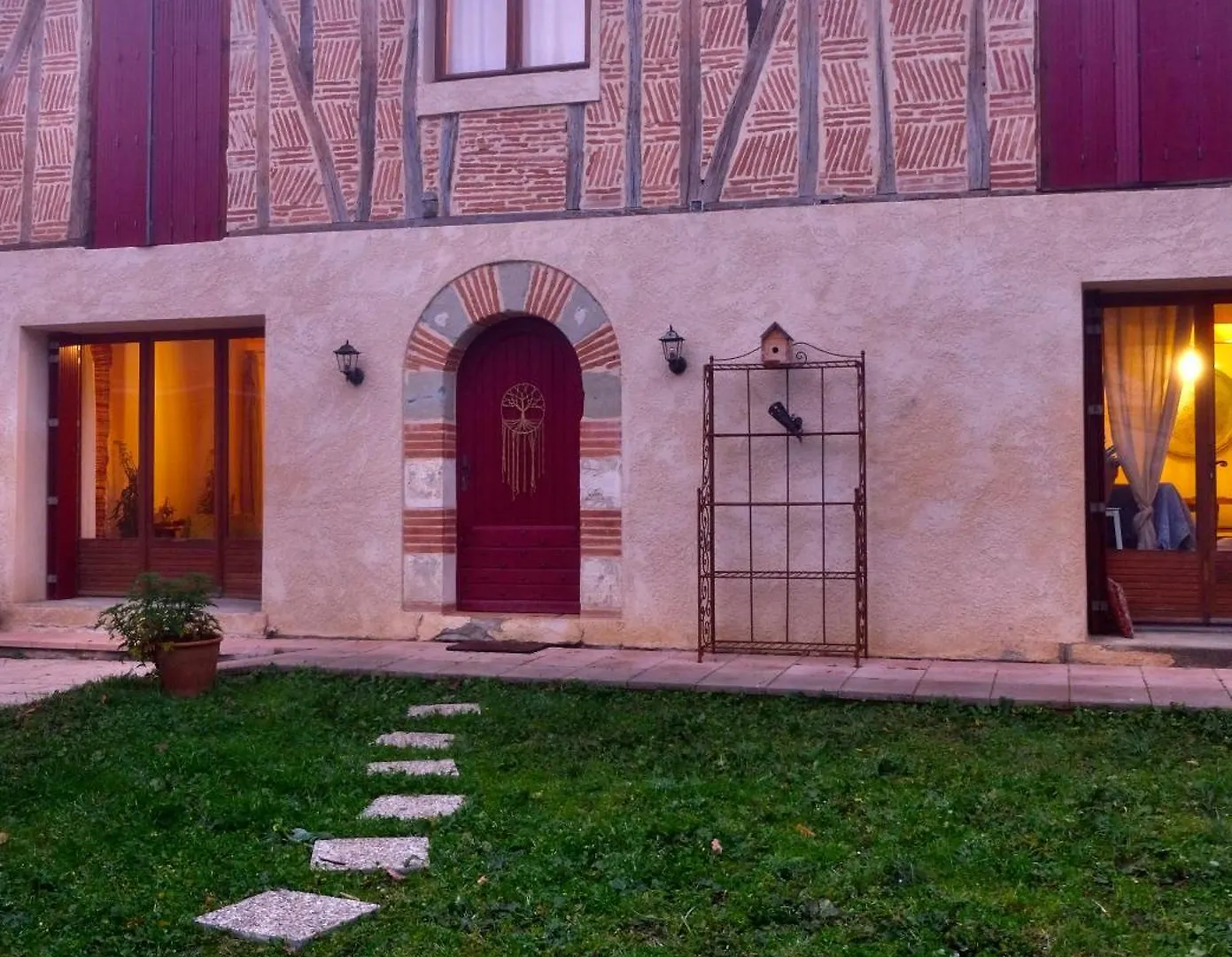 Maison Campagne Jardin Giroussens Holiday home